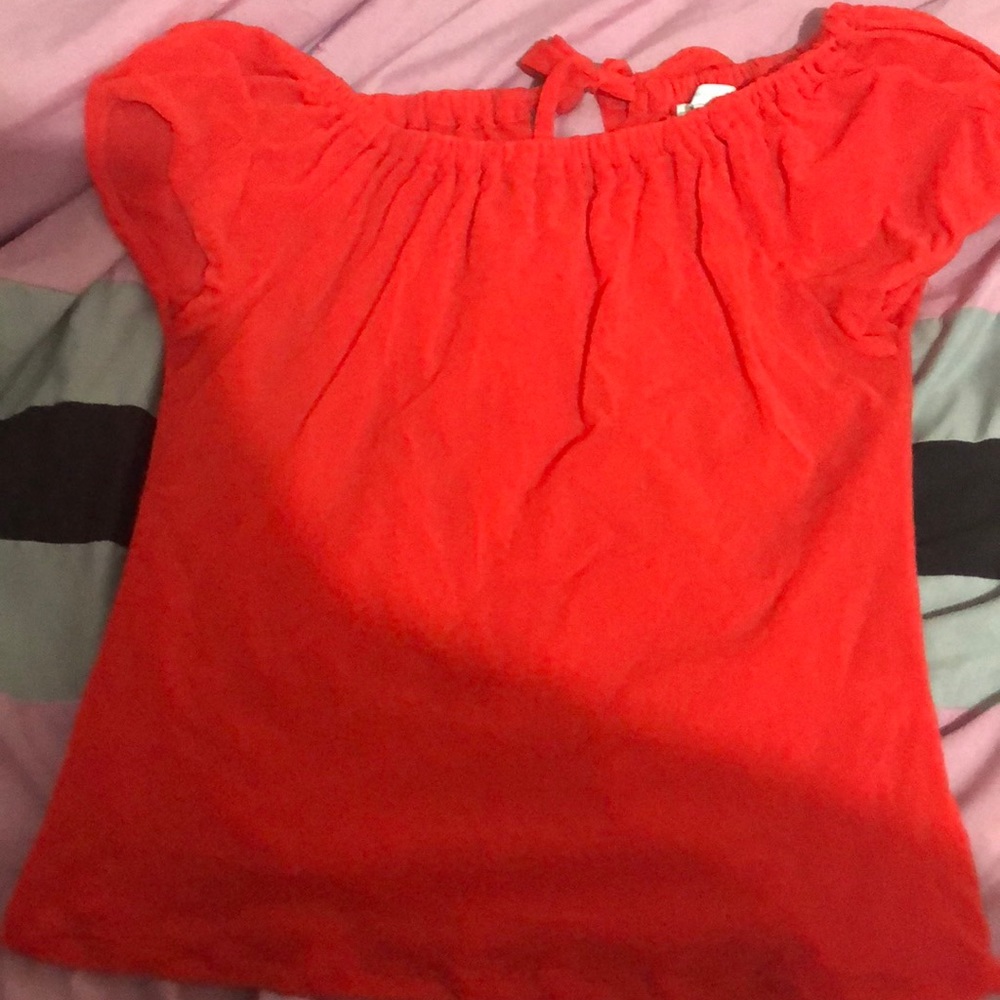 Off the shoulder tee